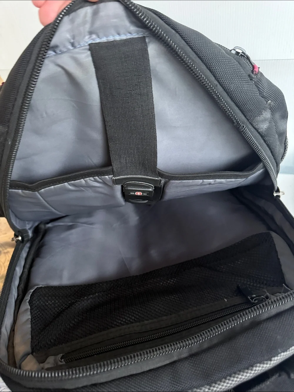 WENGER SWISSGEAR SYNERGY BACKPACK LAPTOP DAY PACK RUGGED BLACK MILITARY STYLE